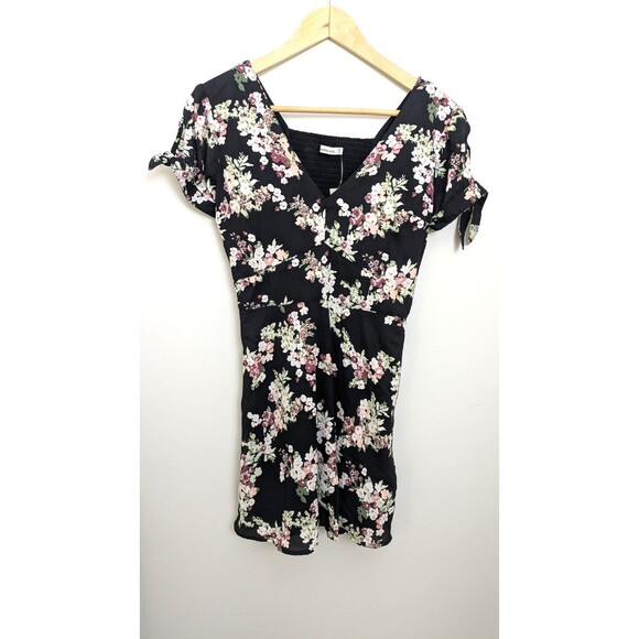 Abercrombie & Fitch Dresses & Skirts - Abercrombie & Fitch XSP Dark Floral V-Neck Babydoll Coquette Mini Dress Smocked